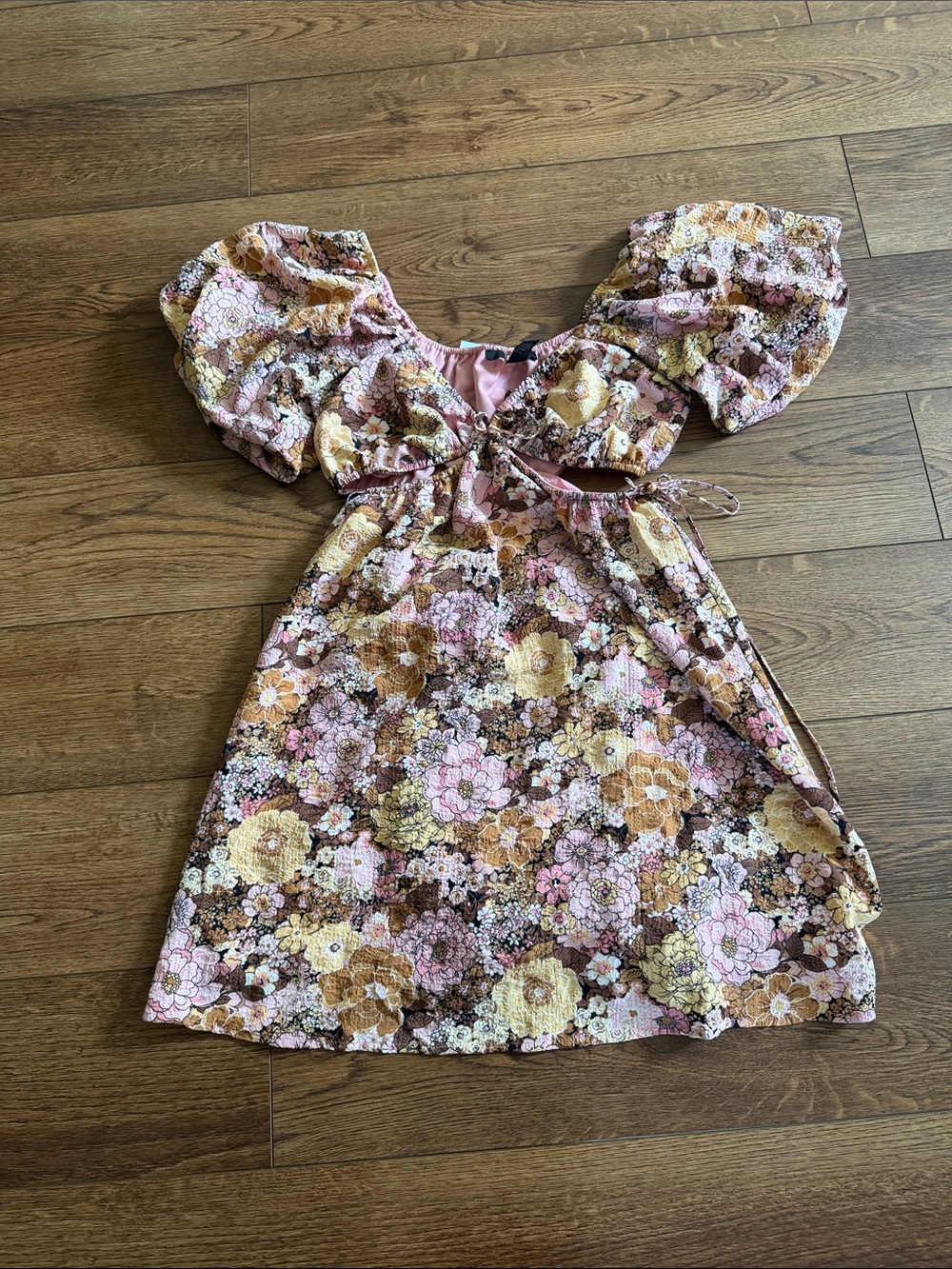 Forever 21 Pink and Gold Floral Puff-Sleeve Dress